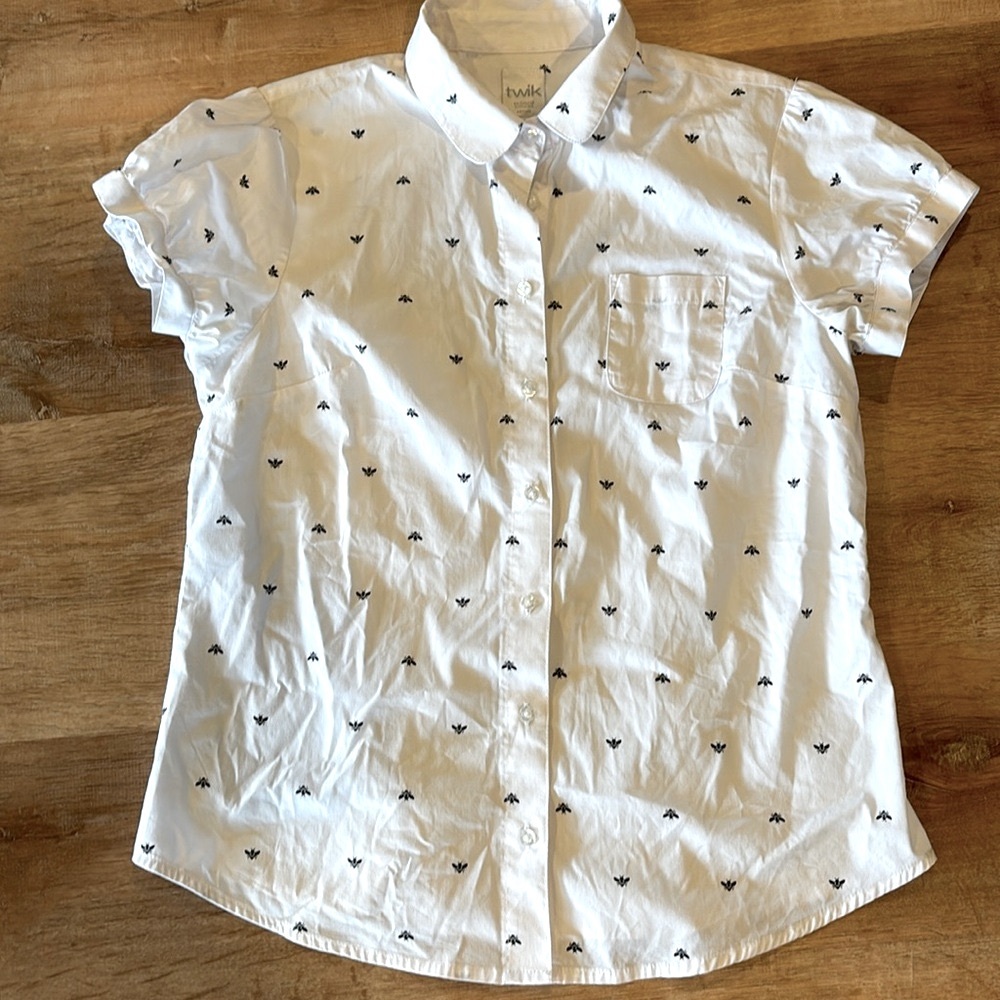 Simon’s brand Twik Very cute - 🐝 bee - button down top. Size L